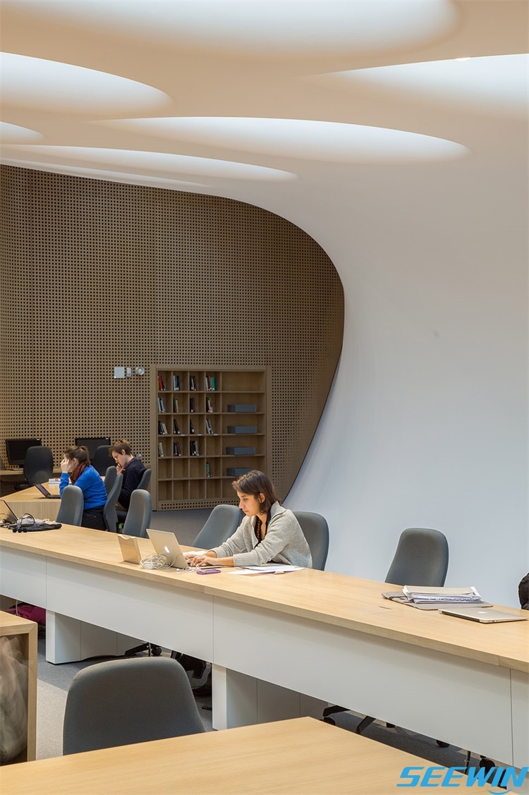 學(xué)生課桌椅